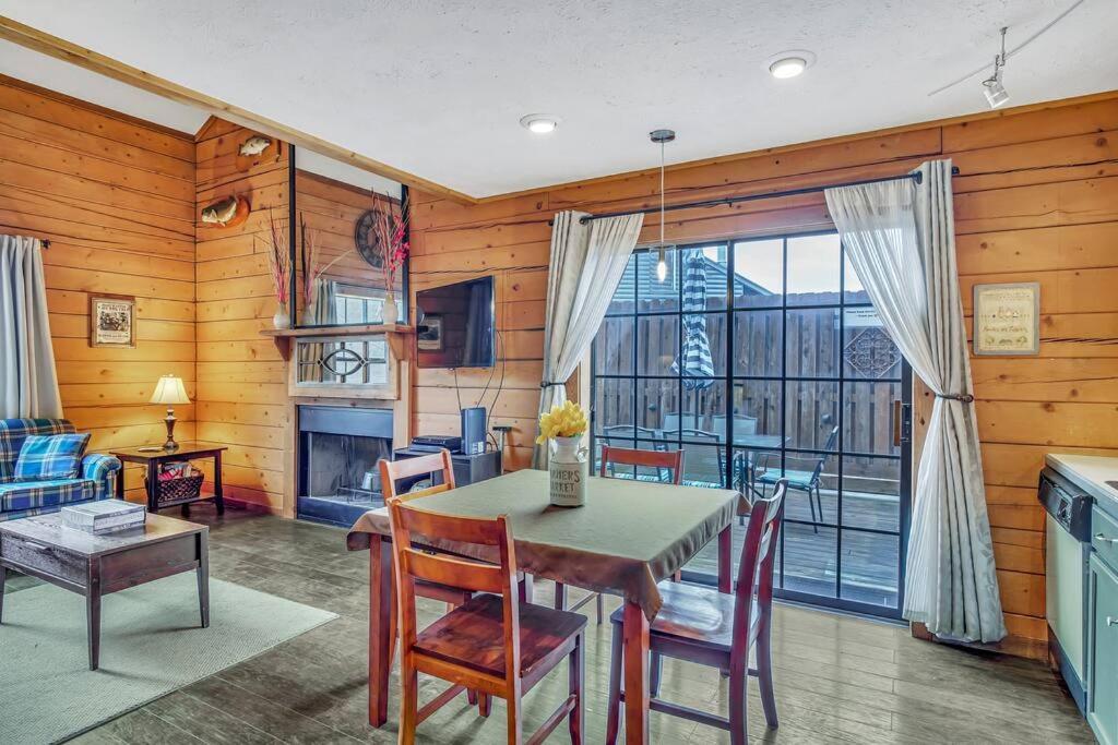 3 Bedroom Log Cabin Condo Close To Everything! Branson Exteriér fotografie